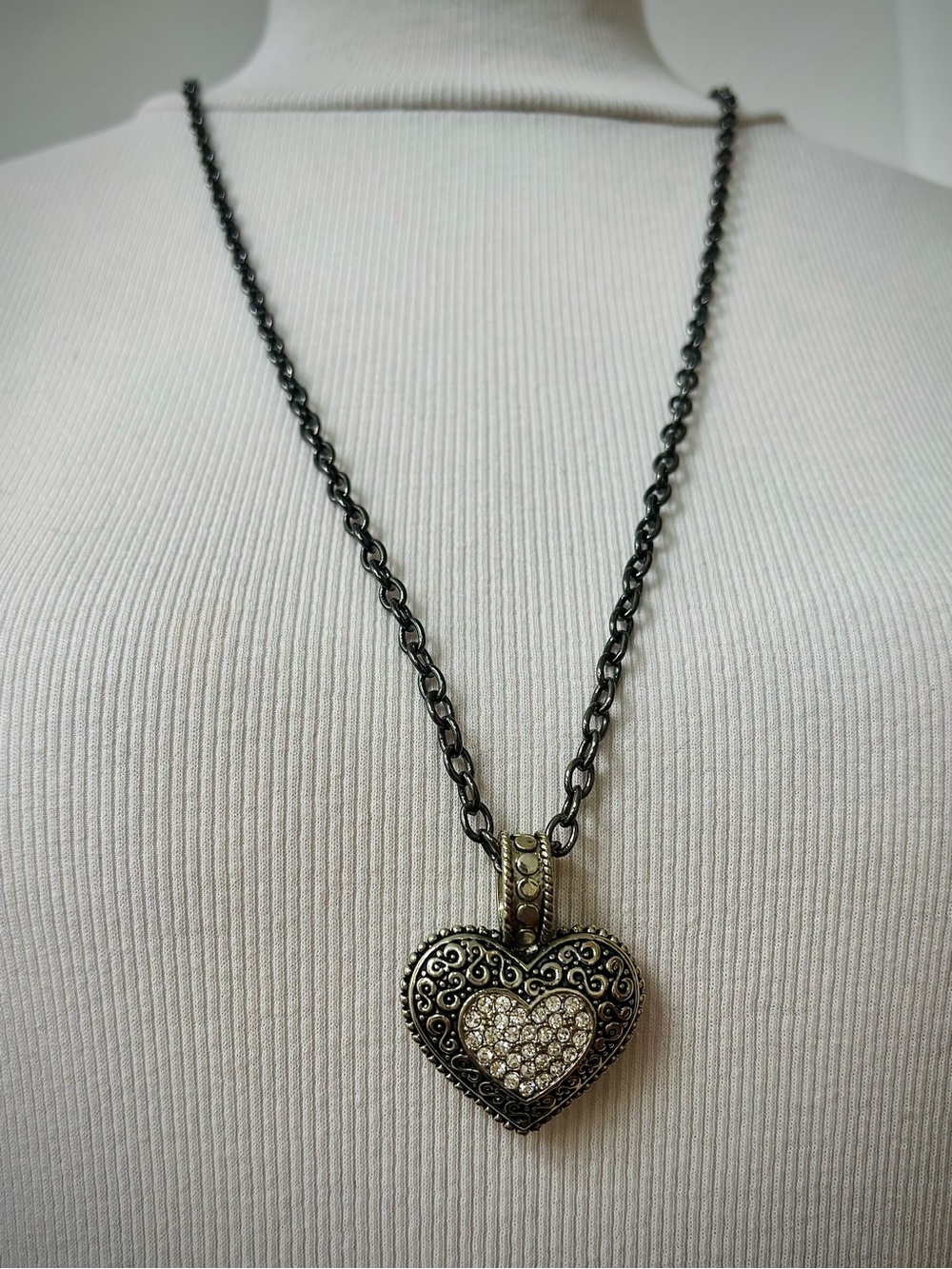 Lia Sophia Gunmetal Crystal Heart Pendant Necklace Filigree Statement Jewelry - Picture 9 of 9